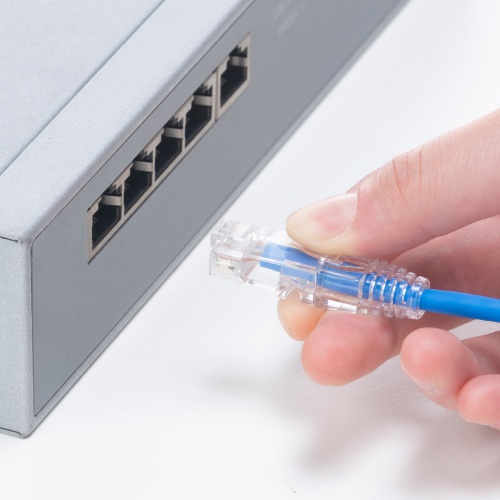 カテゴリ6A への字ラッチ 0.5m スリムケーブル ツメ折れ防止 やわらかLANケーブル 10Gbps より線 RJ45 ブルー